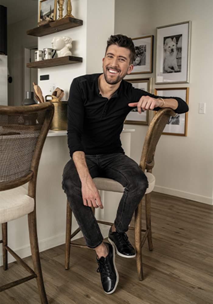 November 2021: Lifestyle blogger and interior design enthusiast Thomas Trust wears our Premier Plain Toe Lace Up Sneaker in his home in Chicago, Illinois.